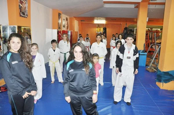 Taibox, Taekwando, Maitai ve vücut geliştirme alanlarında çalışmalarını sürdüren üç