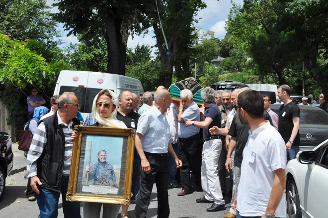 Uzun süredir yaşlılığa bağlı rahatsızlıkları nedeniyle evinde tedavi gören Anadoluhisarı’nın