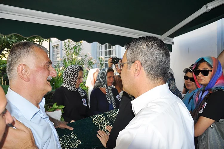 nebahat can Yw8XY1uK6B