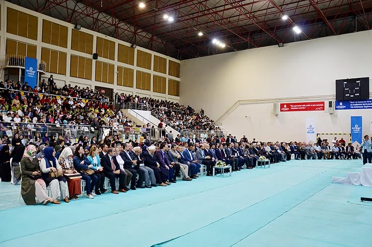 Bilal Erdoğan Beykoz’da gençlerle buluştu 6 nebe nas 10 9Hv9OQ8di