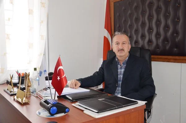 Siyasiler kalabalığı görünce koşuyor 1 necmettin kahve 7Ls9FGnu7J