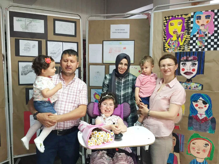 Beykoz'un parıldayan yıldızı Nehir Ünver, kişisel resim sergisini Hacı Numan