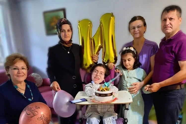 Beykoz'da birçok insanın tanıdığı Nehir Ünver, 18. yaşını Beykoz Kaymakamı