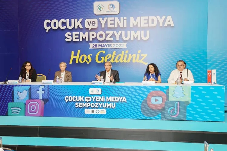 Dijital dünyada yaşanan hızlı teknolojik gelişmelerin çocuklara ve geleceğe etkileri,