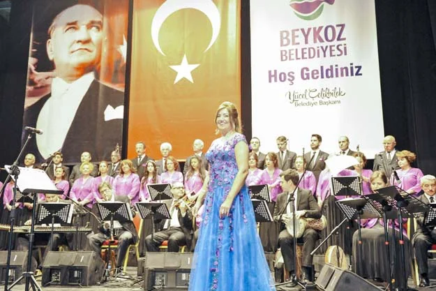 nevin konser beyk QrJuvAhYL
