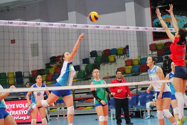 TVF Bayanlar Voleybol 3.Lig Final Grubu müsabakaları için Niğde'de bulunan