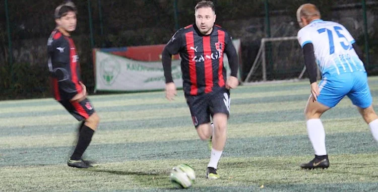 Beykoz Spor Kulübü ve Galatasaray Futbol Takımlarında Futbolculuk Kariyeri olan