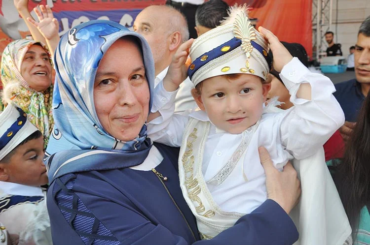 Beykoz Belediyesi’nin her yıl düzenleyerek geleneksel hale getirdiği toplu sünnet