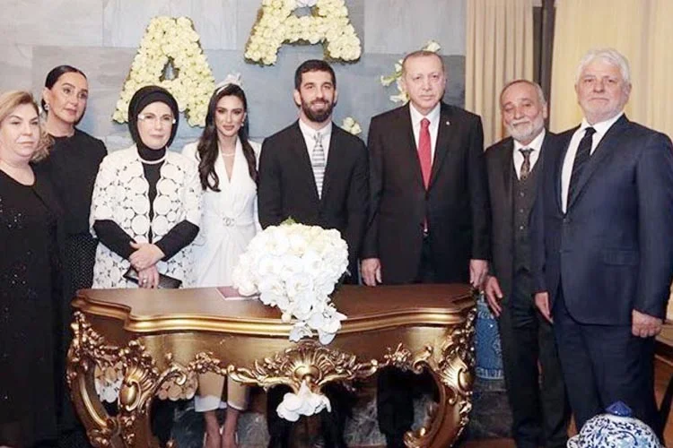 Cumhurbaşkanı Recep Tayyip Erdoğan, Medipol Başakşehir'li milli futbolcu Arda Turan'ın