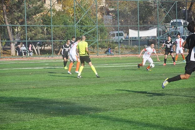 İstanbul U-17 Ligi 32. Grup 10. Hafta mücadelesinde 2. sırada