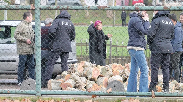 Beykoz’da İBB ekipleri ile vatandaş arasında odun kavgası 1 odun 1 cPP2R1hwgI