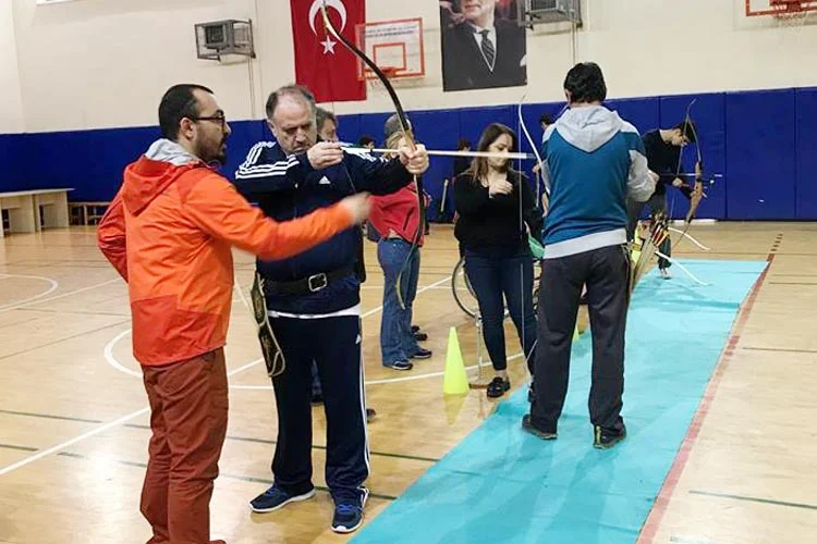Beykoz’da, Geleneksel Okçuluk antrenmanları Beykoz Kaymakamı Ahmet Katırcı’nın katılımı ile