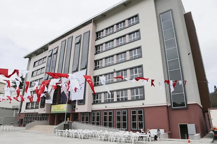 Beykoz Belediyesi'nin Beykoz'a kazandırdığı Boğaziçi Anadolu İmam Hatip Lisesi Fen