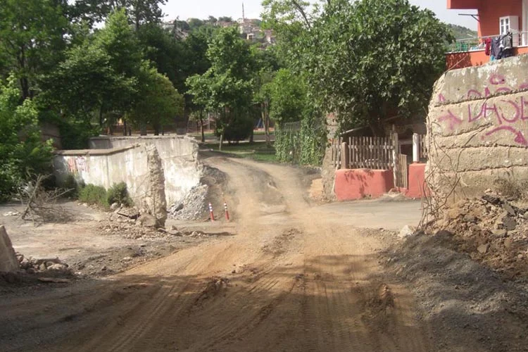 Uzun süredir çeşitli nedenlerle inşaatına başlanamayan Beykoz Ziya Ünsel Ortaokulu’nda