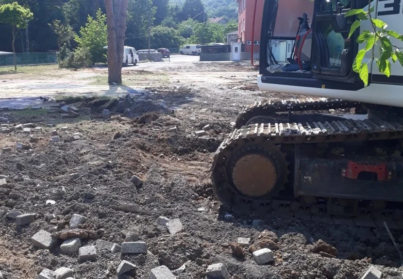 Beykoz Kaynarca Mahallesinde depreme dayanıksız olduğu gerekçesi ile yıkılıp yeniden