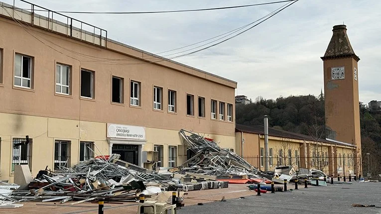 Beykoz’un okulları iş makineleri ile yıkılıyor 2 okul haber 1 hBkTh9YCAf