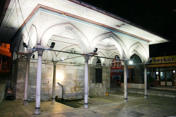 Beykoz’un kalbinden akan su denilebilir, On çeşmeler için. Bu tarihi