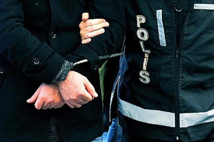 Beykoz Soğuksu Mahallesi'ndeki operasyonda, Özcan Ş'nin evine baskın yapıldı. İki