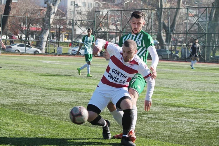 Küçükçekmecespor’u Murat Ulu’nun 3 golü ile mağlup eden Ortaçşemespor, önümüzdeki