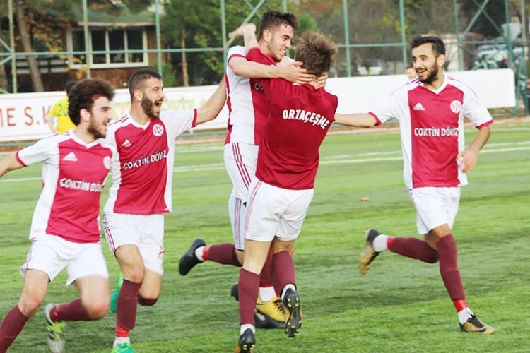 İstanbul 1. Amatör Lig 17.Gruptaki zirve yarışında takibini sürdüren Ortaçeşmespor
