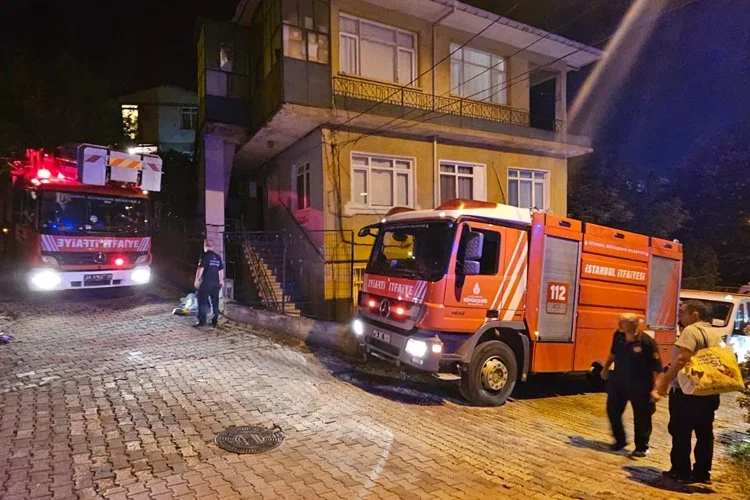 Beykoz Ortaçeşme Mahallesi'nde akşam saatlerinde merdivenleri çöken binada yaşayan 21