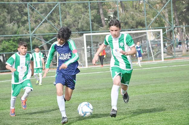 Beykoz ekiplerinden Örnekköyspor U13, Ortaçeşme Stadı’nda konuk ettiği Özesatpaşaspor ile