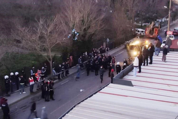 Beykoz Belediyesi ekiplerinin sabah saat 5 sularında yıkım için gittikleri