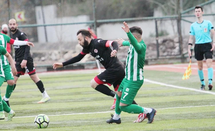 Ortaçeşmespor, İstanbul SAL 1. Grup lideri Küçükçekmece Yeşilova Esnafspor’u Beykoz’da