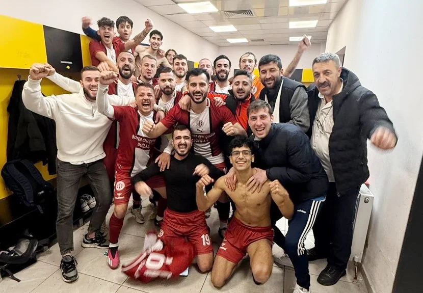 İstanbul Amatör Liglerinde sezonun ilk tamamlanan A kategorisi maçlarından birinin