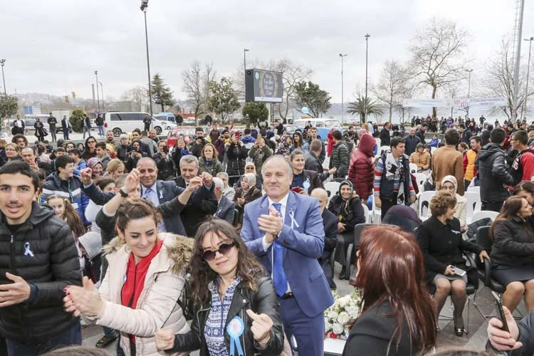 Beykoz'da 2 Nisan Dünya Otizm Farkındalık Günü dolayısıyla düzenlenen programda