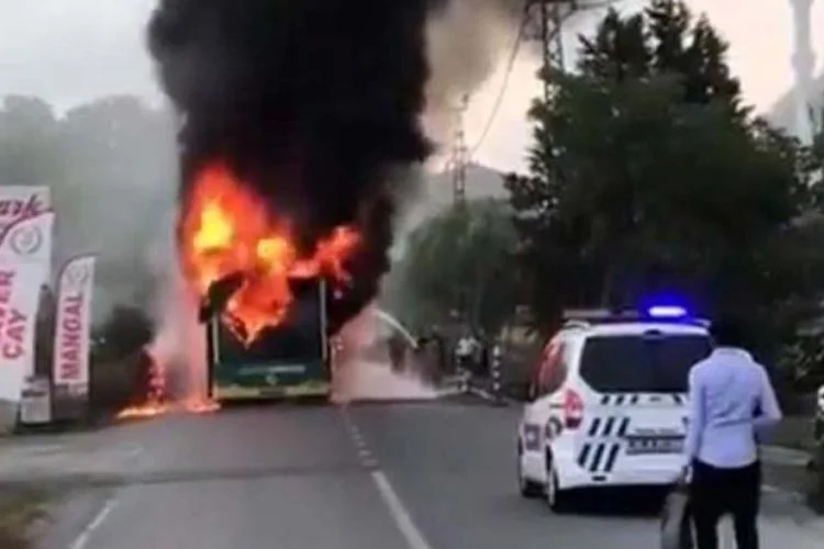 Beykoz’da Kavacık Riva seferini yapan bir belediye otobüsü bilinmeyen bir