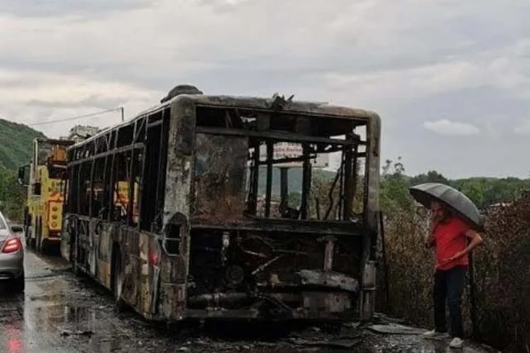 Kavacık Riva seferini yapıyordu... Birden alev aldı 1 oto