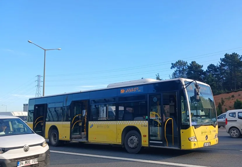 Beykoz - Kadıköy seferini yapan İETT otobüsü, TEM Otoyolu Ankara