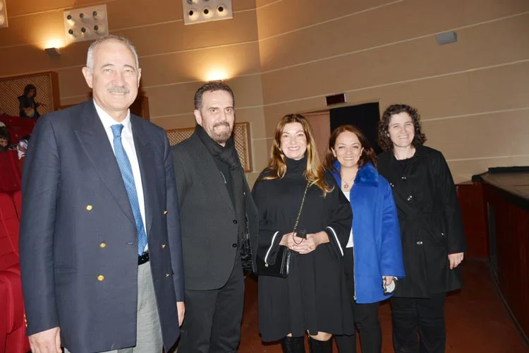 Genel Sanat Yönetmenliğini Sedat Dalar'ın yapmış olduğu Özgün Oyuncular, Öğrenmeyiciler