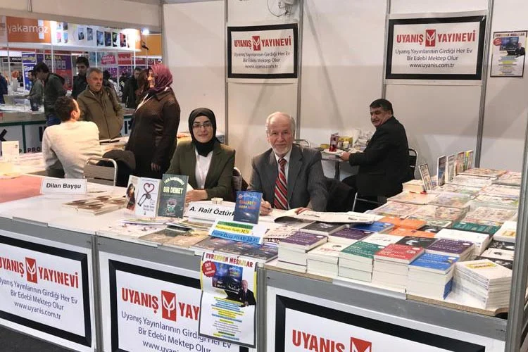 Dost Beykoz Yazarı Raif Öztürk, 7. Uluslararası CNR Kitap fuarında