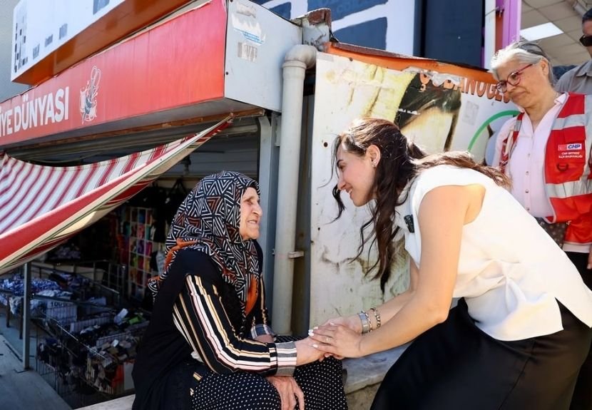 Başkan Vekili Gürzel, Gümüşsuyu, Paşabahçe, Kavacık ve Yalıköy’de vatandaşlarla buluştu.