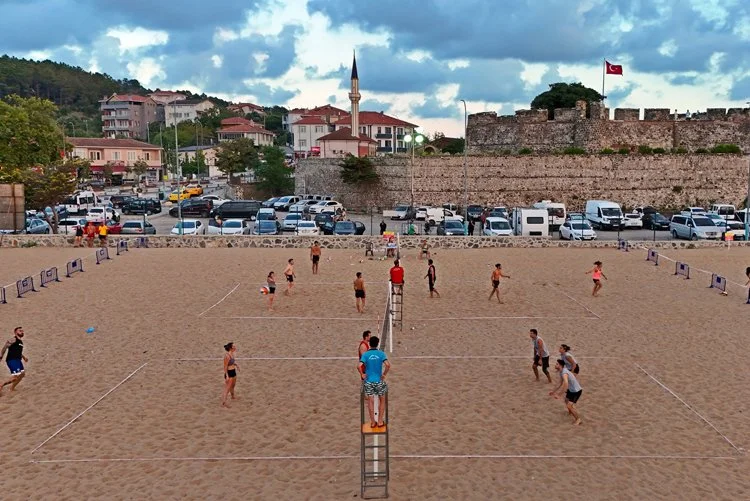 İstanbul’un gözde tatil rotası Riva’da 80 sporcunun katılımıyla düzenlenen BeachVolley
