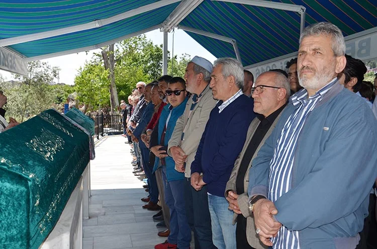 pakize oral 8 F4fNqdRB0R