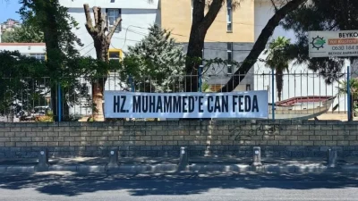 Leman dergisinin yayınladığı karikatürün ardından Beykoz sokaklarına Hz. Muhammed'e can