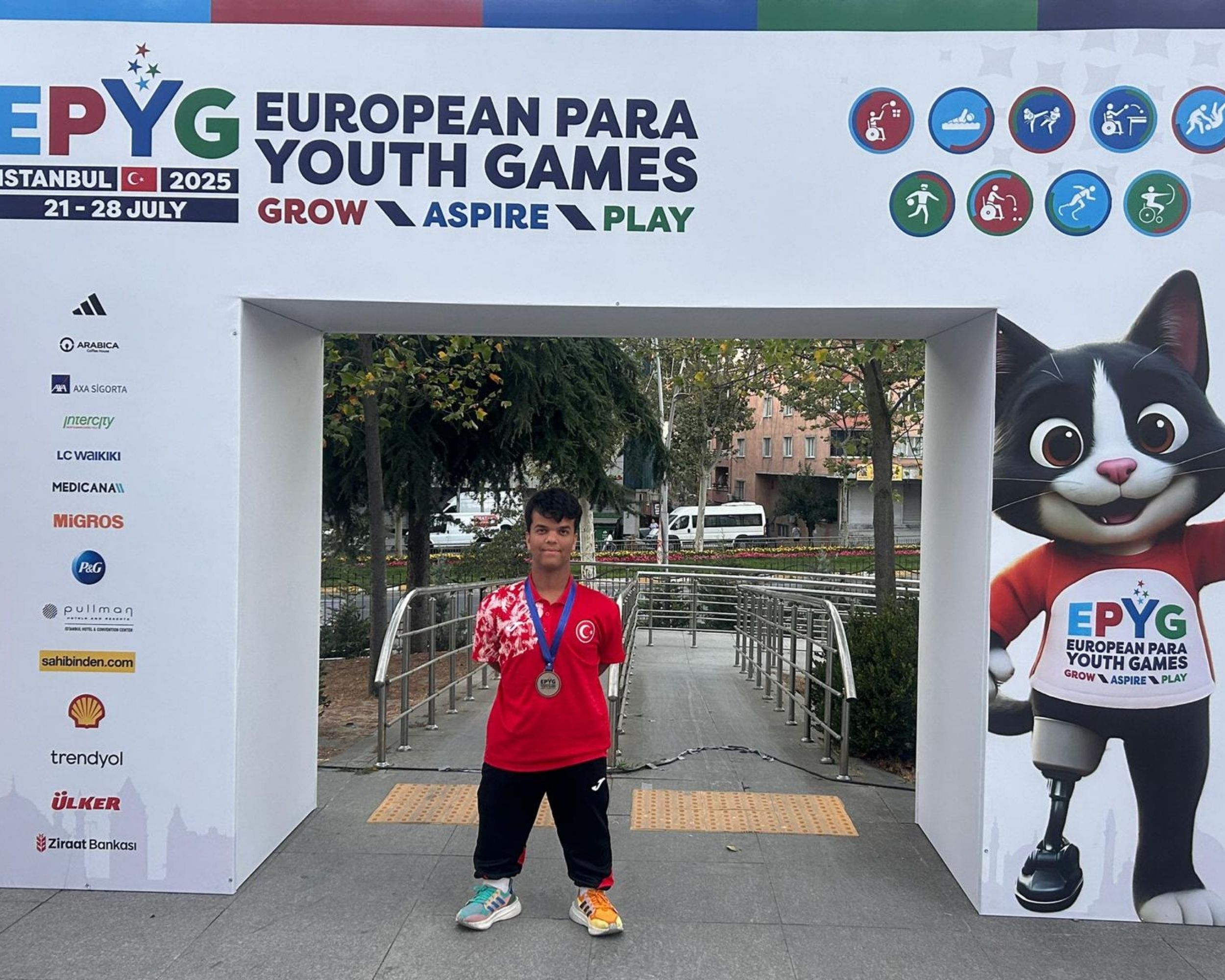 İki yılda bir düzenlenen Avrupa Paralimpik Gençlik Oyunları'nda yarışan Fevzi