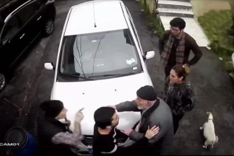 Beykoz’da yaşlı adam ile oğlunun, komşularına yanlış yere araç park