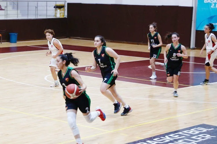 İstanbul Mahalli Genç Kızlar Basketbol Liginde Beykoz’u temsil eden Paşabahçe