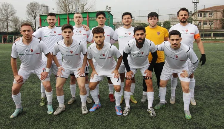 İstanbul Süper Amatör Ligindeki açılış maçlarından birinin adresi Paşabahçe Stadıydı.