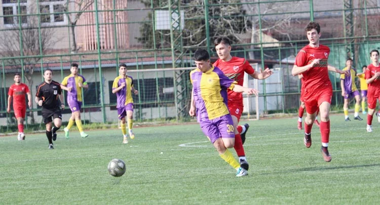 Türkiye U16 Yaş Futbol Şampiyonası İstanbul Grubunda mücadele eden Paşabahçespor