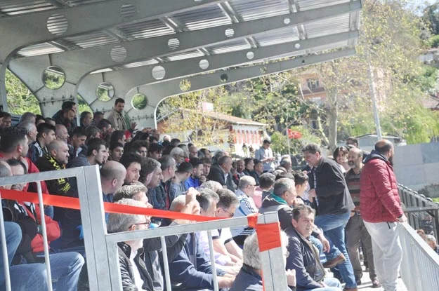 Paşabahçespor sahasında yaklaşık 4 bin seyircinin izlediği maçta grup lideri