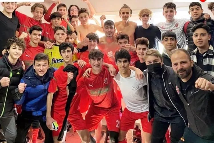 Türkiye U16 Yaş Futbol Şampiyonası İstanbul Etabı grup maçlarında mücadele