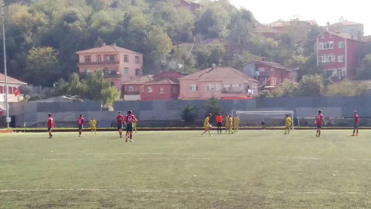 İstanbul U-15 ligi 17.grup 6.hafta mücadelesinde Paşabahçespor sahasında Kavacıkspor'u 4-0