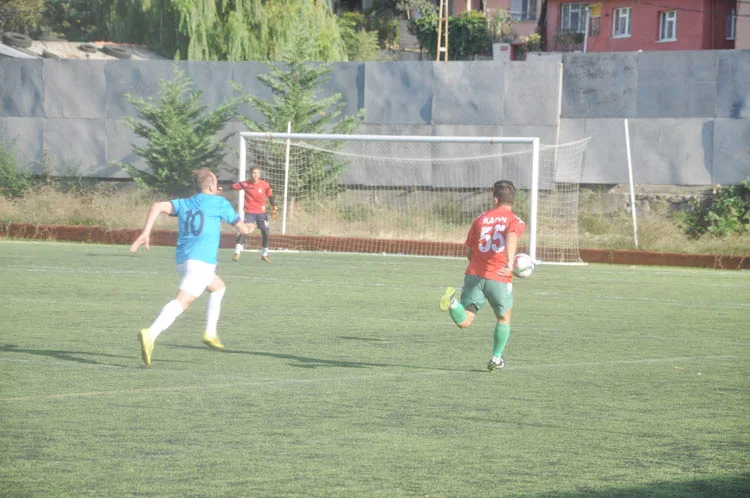 İstanbul Süper Amatör Lig ekiplerinden Paşabahçespor ve Zara Ekinlispor takımları