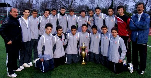 Türkiye U-17 Şampiyonası Eskişehir Eleme Grubunda mücadele eden Paşabahçespor final