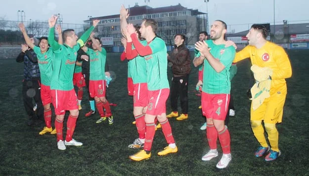 Selimiye Stadı'nda mücadeleye çıkan Paşabahçespor, Yeşilköyspor karşısında 5- 2'lik skorla